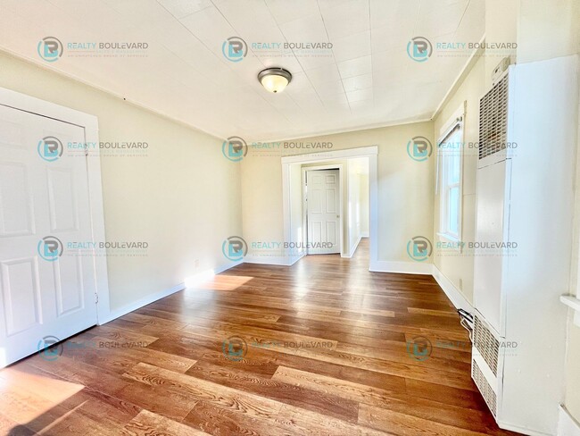 Building Photo - Charming Cottage with Private Yards, Parki...