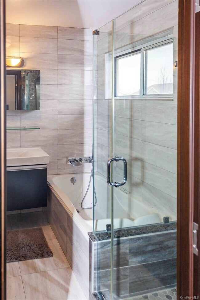 Building Photo - 428 E Harrison St