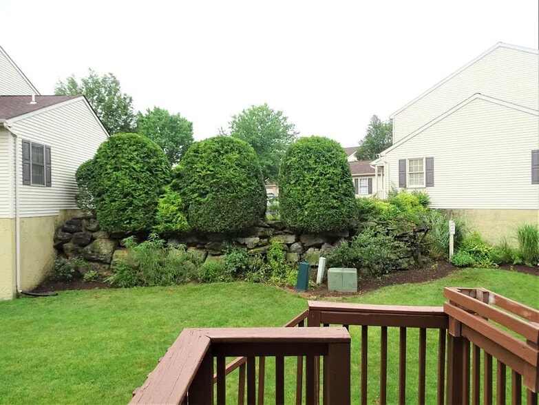 Building Photo - 6472 Lincoln Ct