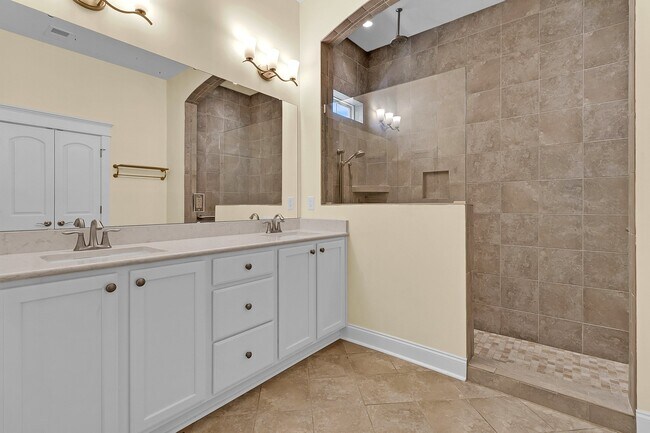 Building Photo - 3688 Maidstone Dr