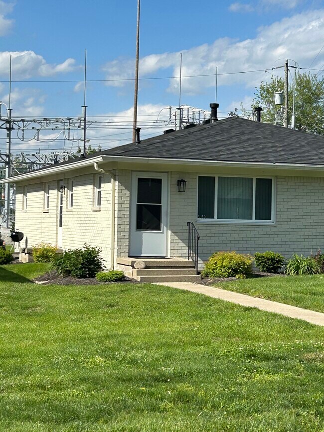 Building Photo - 350 Miller Dr