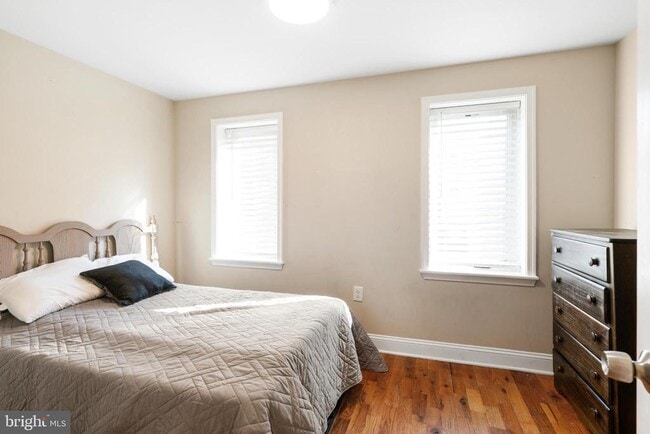 Building Photo - 1609 W Stiles St