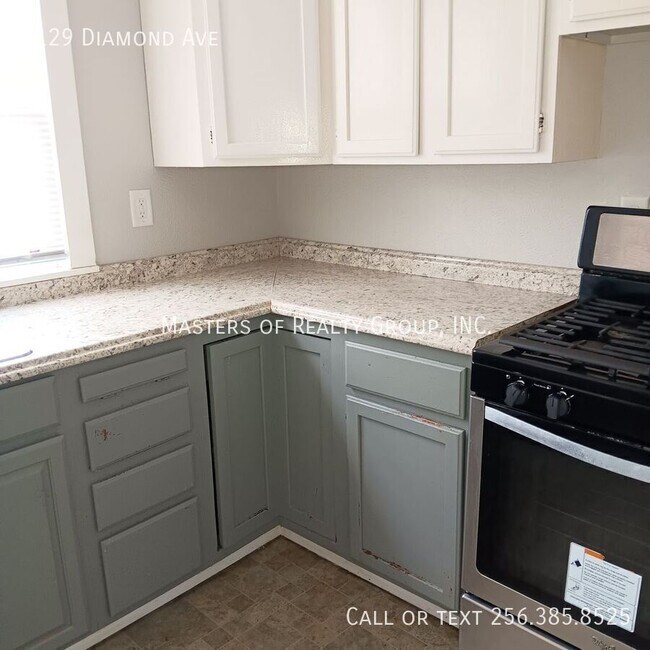 Building Photo - 1129 Diamond Ave