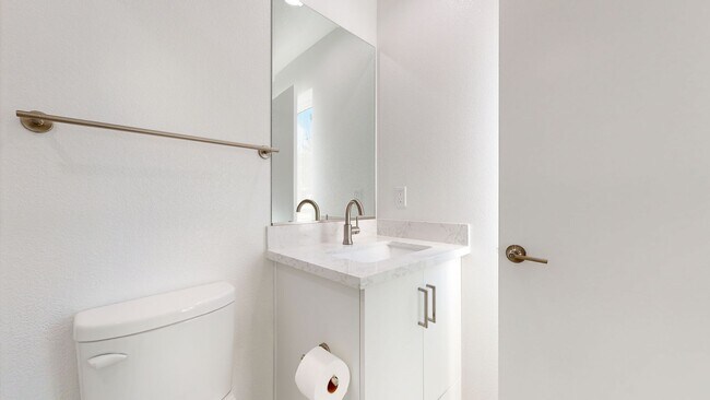 Building Photo - Beautiful Walnut Creek Townhome!