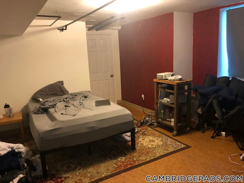 Building Photo - 17 Putnam Ave