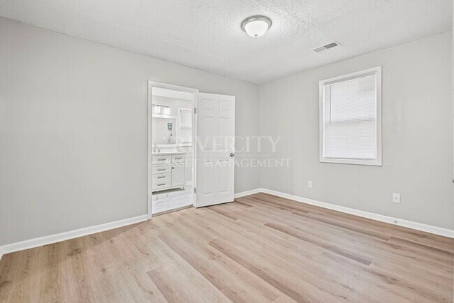 Building Photo - Westwood Beauty!!! Section 8 Welcomed !!!!