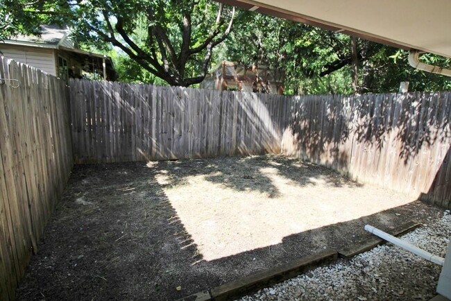 Building Photo - 115 Austin Stone Dr