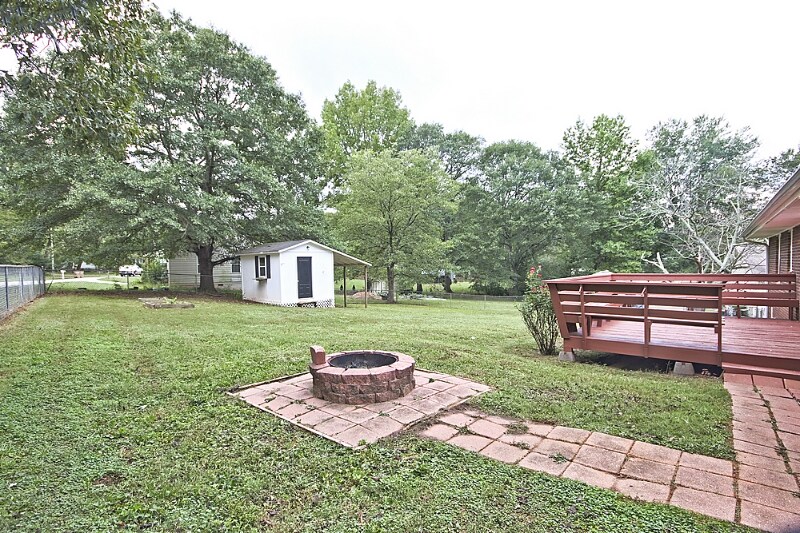 Building Photo - 212 Lakeshore Dr