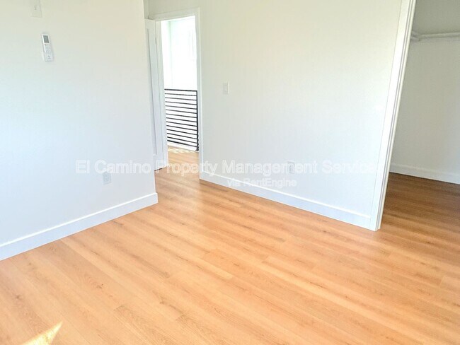 Building Photo - 8727 Dalton Ave