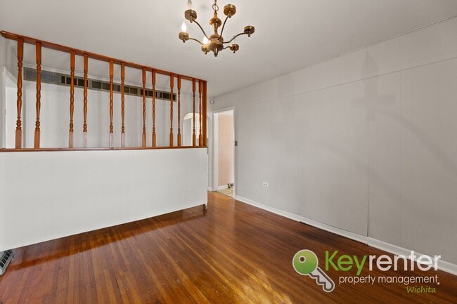 Building Photo - Clean and cute 3 bedroom house near shopping, restaurants, and easy highway access!