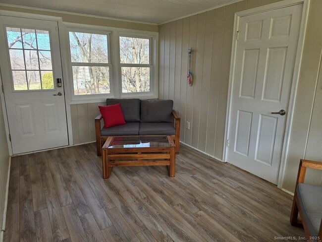 Building Photo - 856 Shagbark Dr