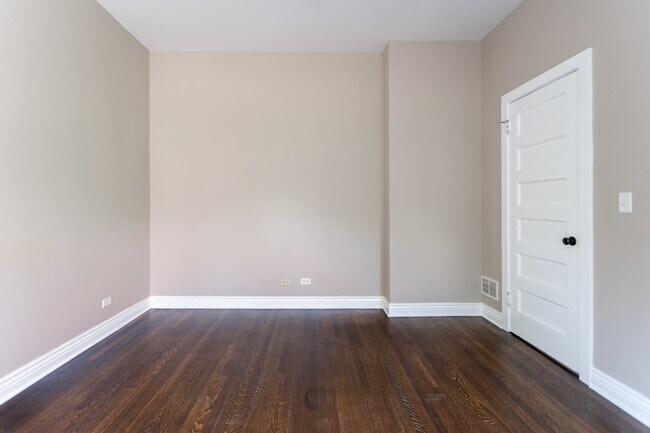 Building Photo - 1525 W Addison St