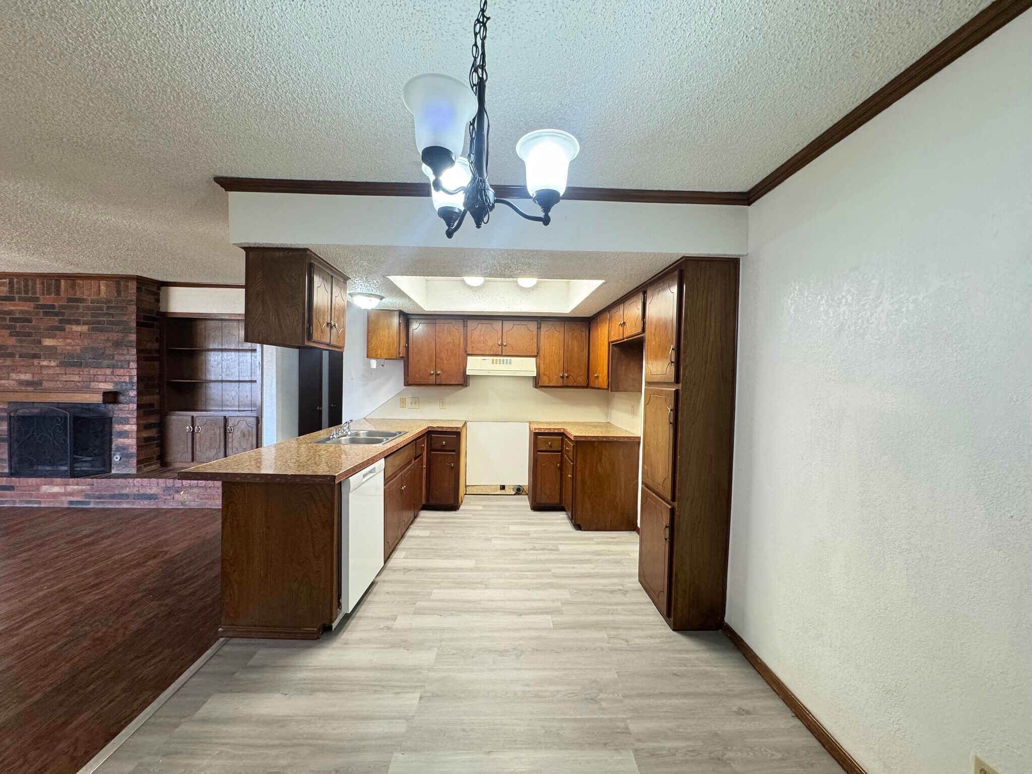 Building Photo - 9915 Larkspur Ln