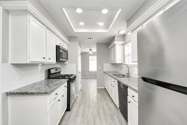 Building Photo - 19734 Oakland Valley Dr