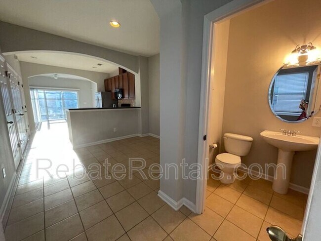 Building Photo - 13026 Sunset Lake Dr