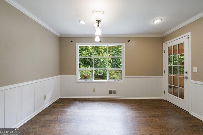 Building Photo - 10565 Shallowford Rd