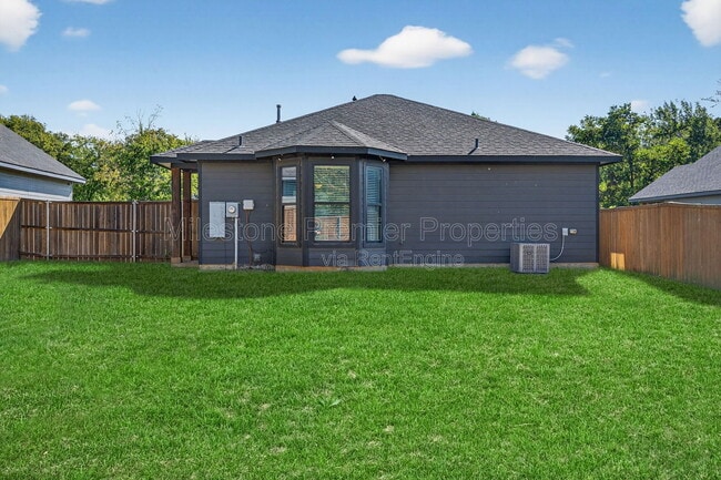 Building Photo - 1425 S 7th Ave