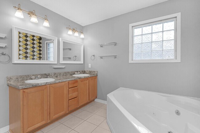 Building Photo - Pet Friendly Home Available Now!