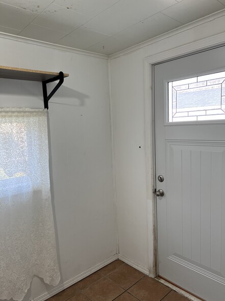 Back door/ laundry Room - 1800 S Jackson St