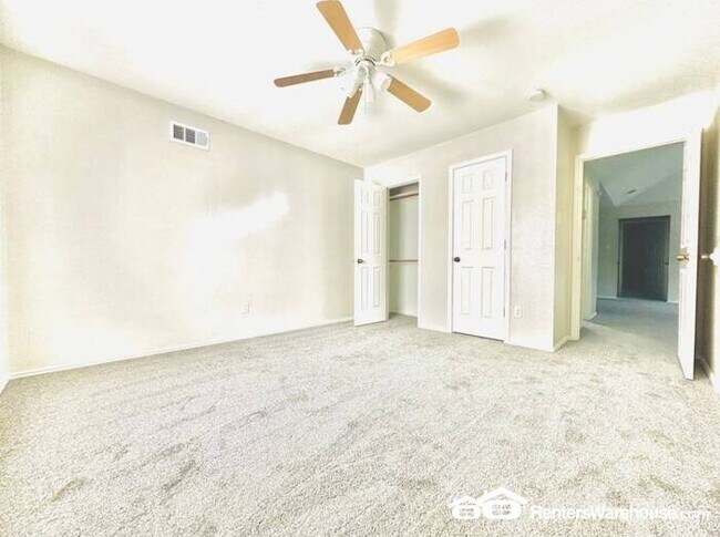 Building Photo - FOR RENT - MOVE IN READY - 3BED 2.5BATH - ...