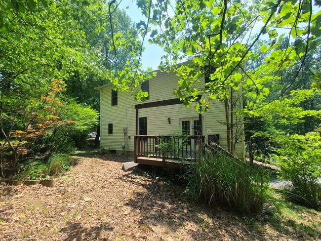 Building Photo - 105 Oakwood Dr