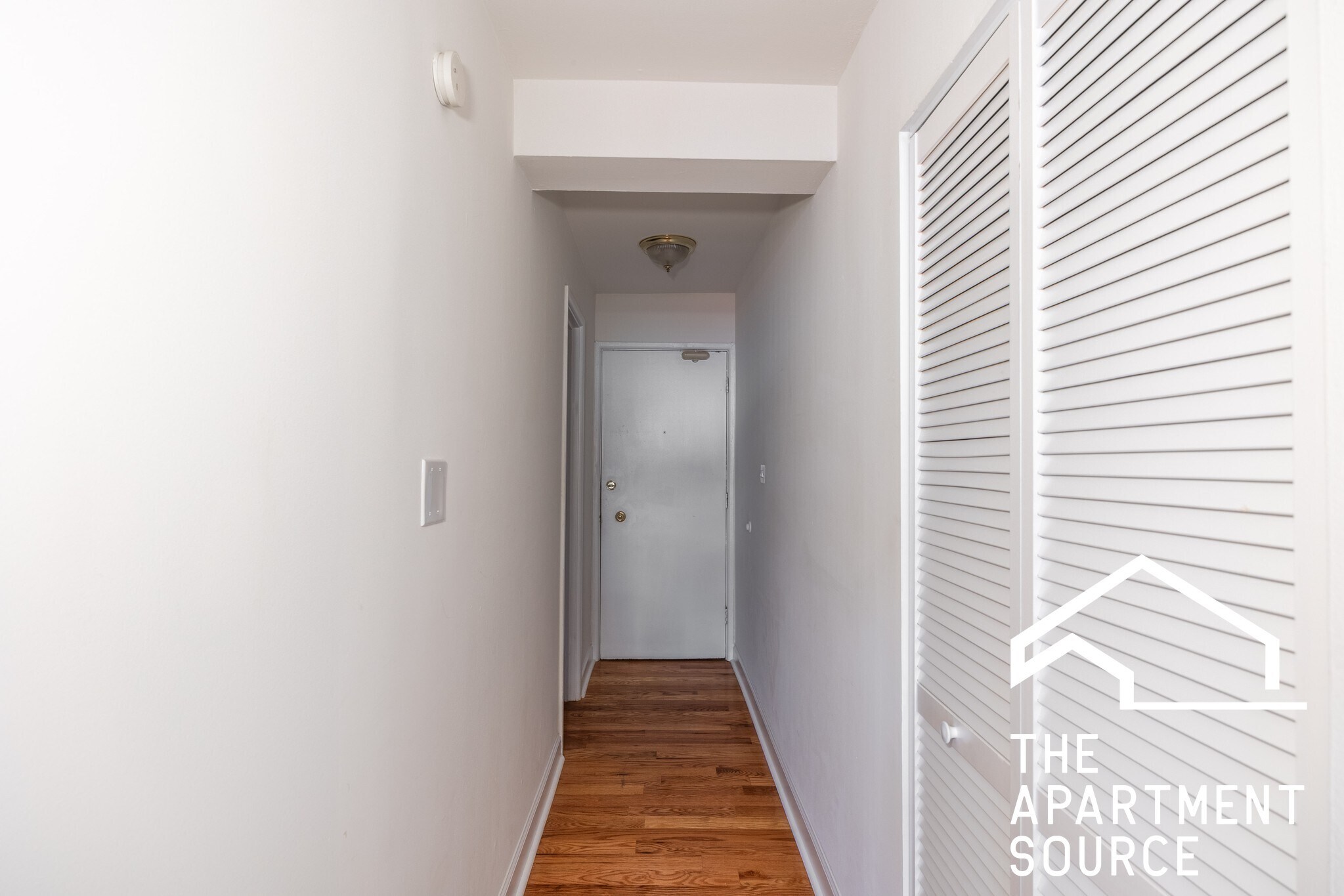 Building Photo - 6831 N Greenview Ave