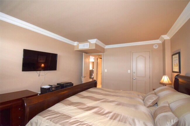 Building Photo - 1012 N Ocean Blvd