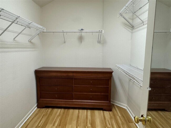 Building Photo - 12733 Serafy Ct