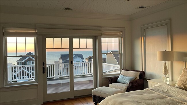 Building Photo - 938 Sound Shore Rd