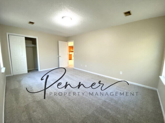 Building Photo - 304 NE Austin St