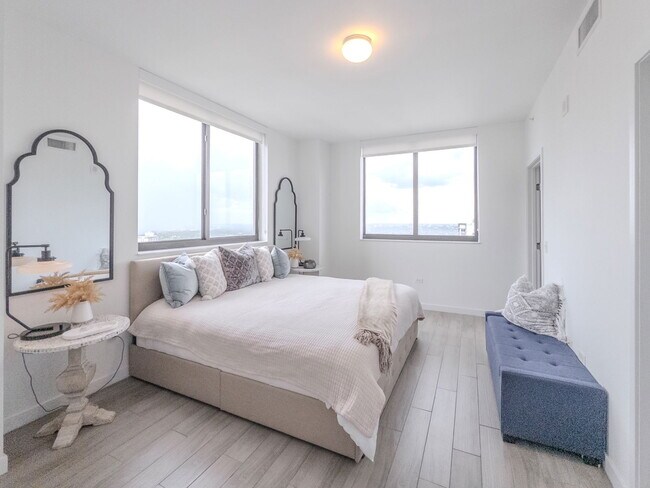 Building Photo - 999 SW 1st Ave