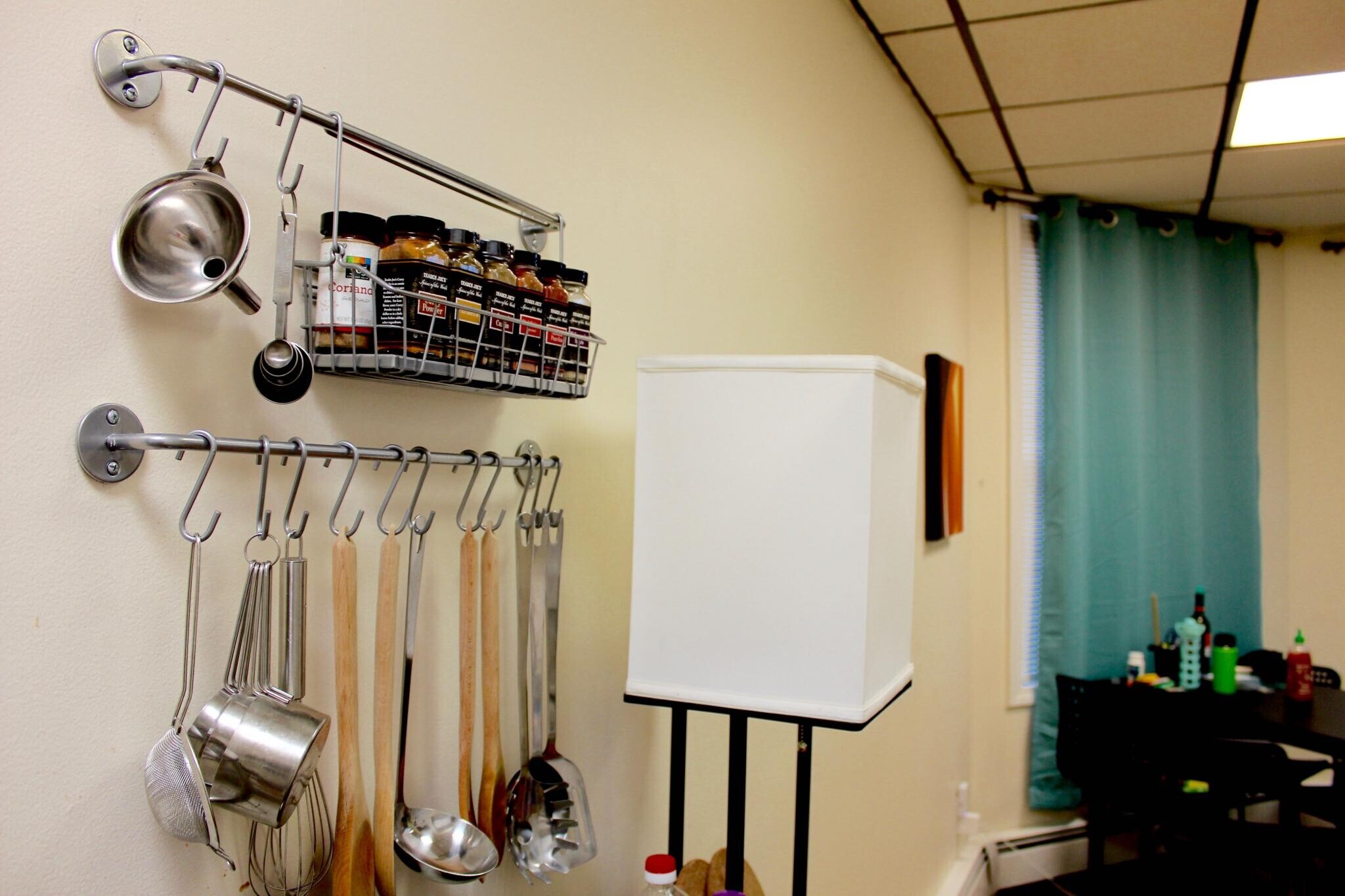 Building Photo - 879 Beacon St