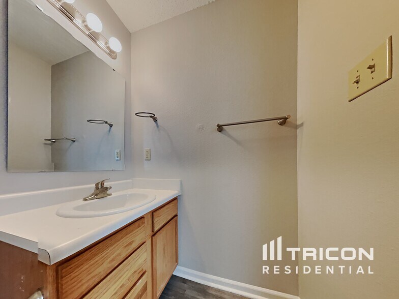 Building Photo - 9190 Amberleigh Dr