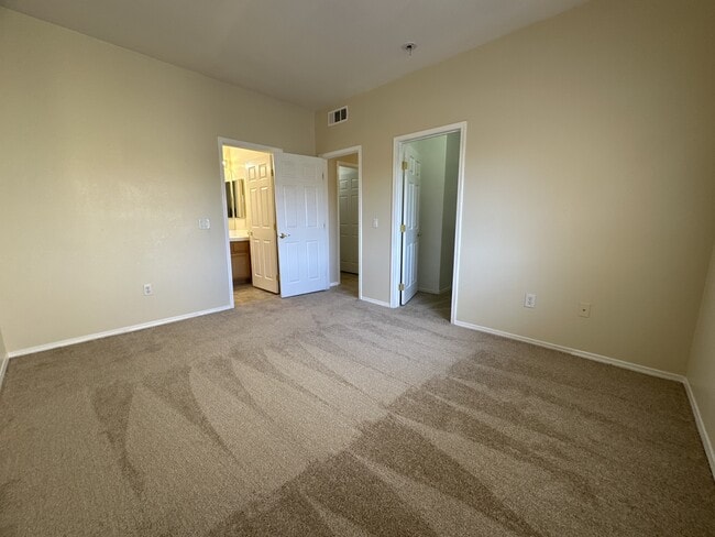 Building Photo - 1050 E Cactus Ave