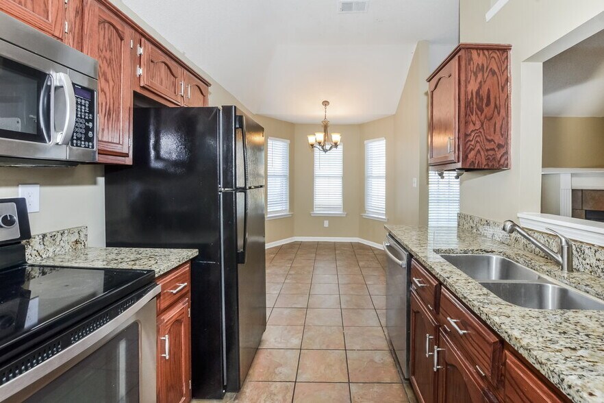 Building Photo - 7642 Fox Hunt Dr E