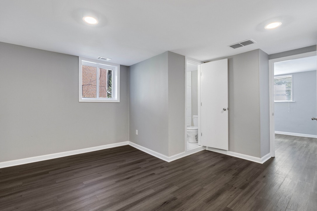 Entry into bathroom - 2058 Nettie Ct