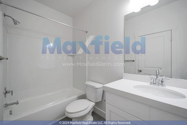 Building Photo - End Unit - 3BD 2.5 BA 2GA - Modern Living