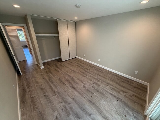 Building Photo - Spacious 2-Bedroom Townhouse with Private Patio