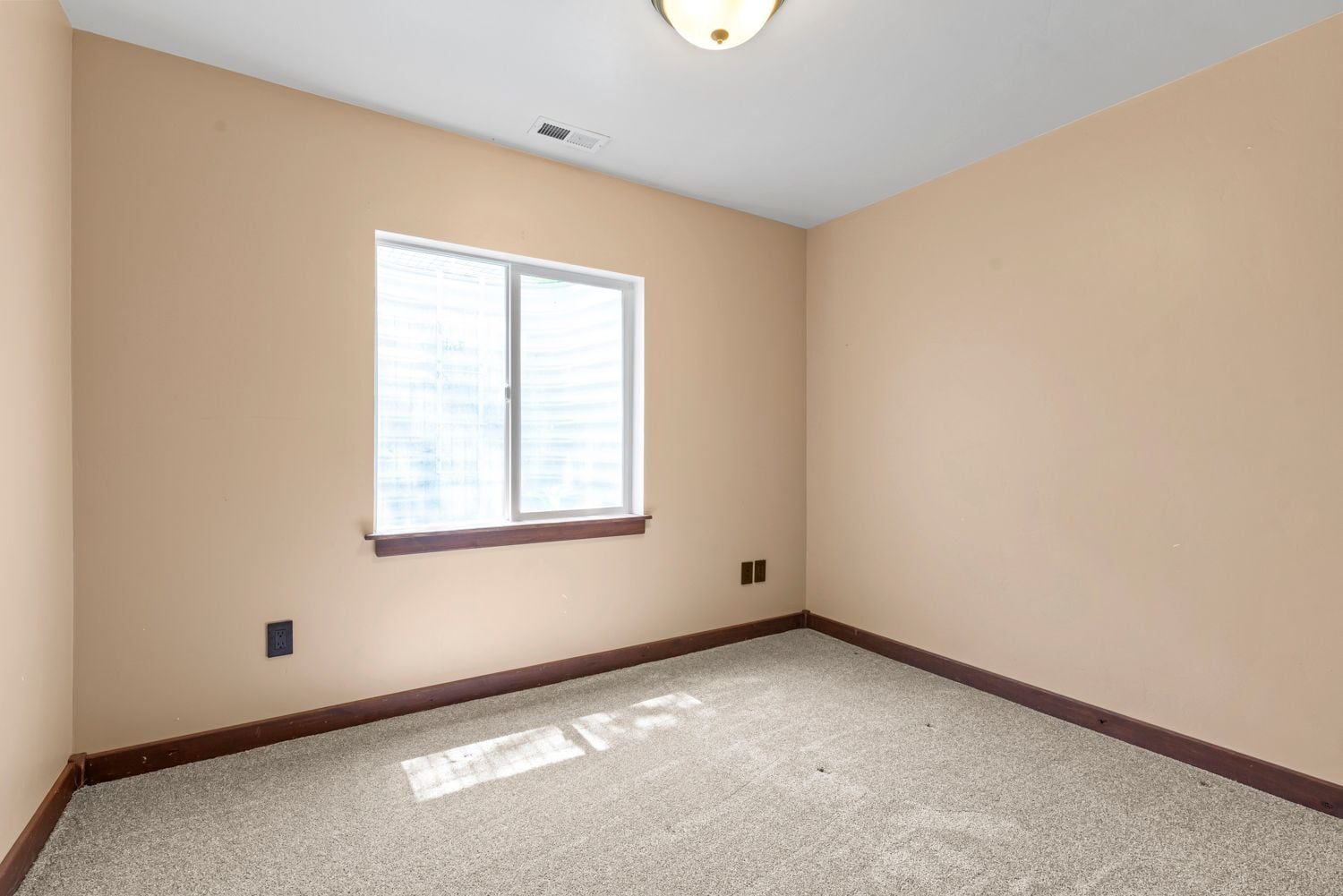 Building Photo - 231 E Sunshine Dr