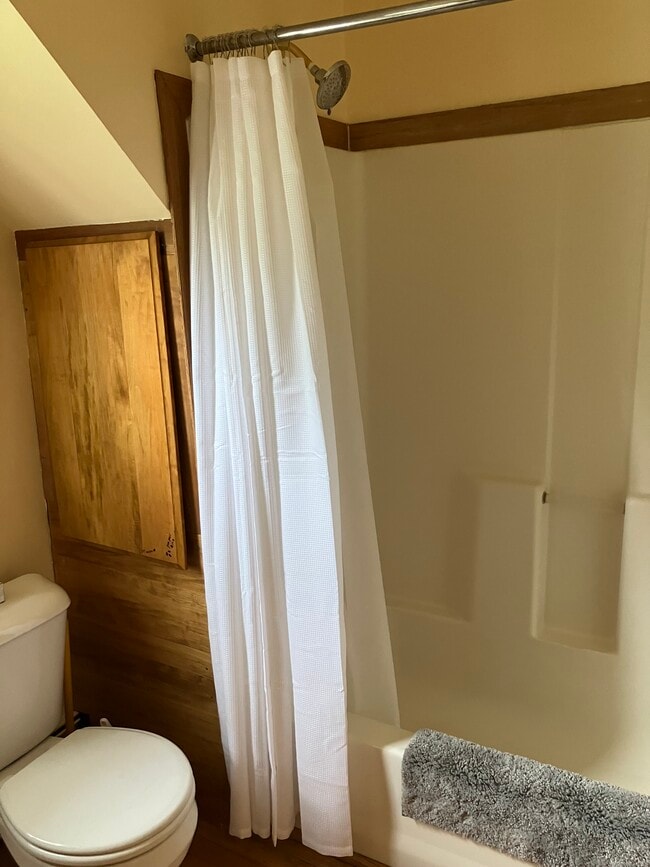 Upstairs bathroom - 3645 Indian Lake Rd