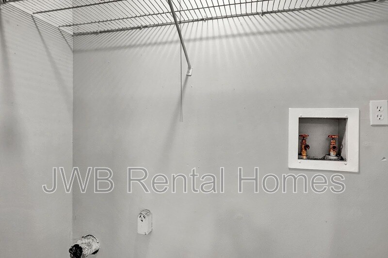 Building Photo - 473 Bentwood Ln