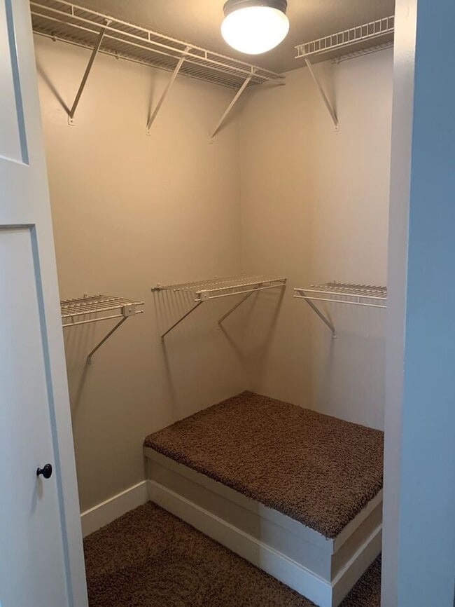 Building Photo - Spacious 2 Bed 1.5 Bath Townhome in Murray! $500 Amazon Gift Card!