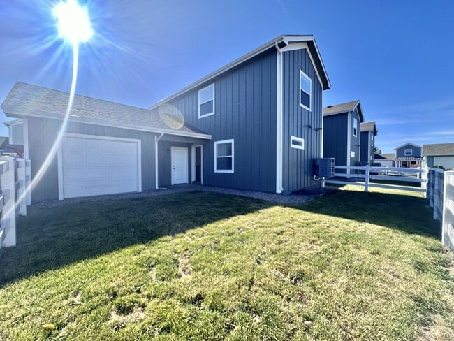 Building Photo - 4004 Blue Pine Ln