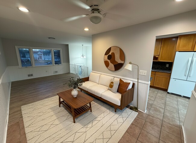 Building Photo - Spacious 5-Bedroom Bi-Level on a Quiet Cul-de-Sac!