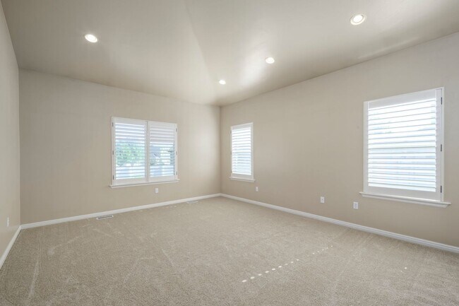 Building Photo - Move-In Ready Upstairs Unit – Available Now