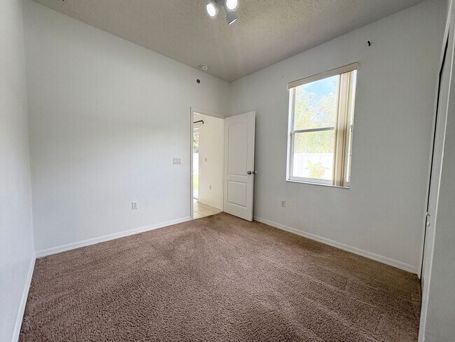 Building Photo - Fantastic Lake Nona area 4 BR 2 BA home in...
