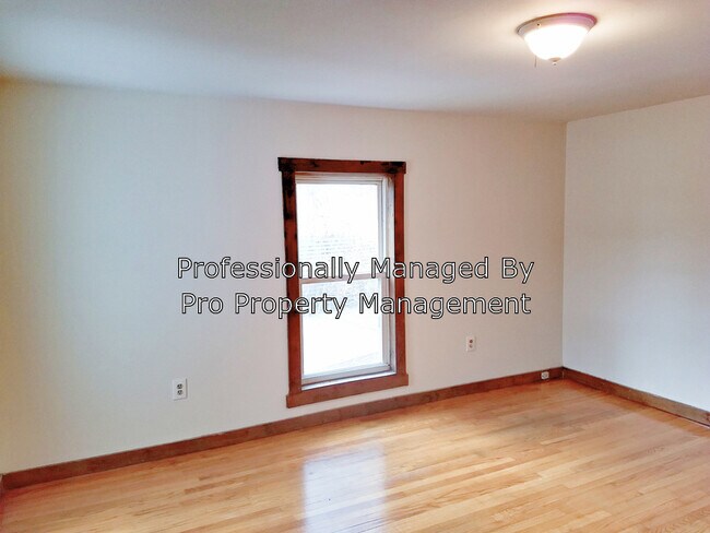 Building Photo - 476 S Main St