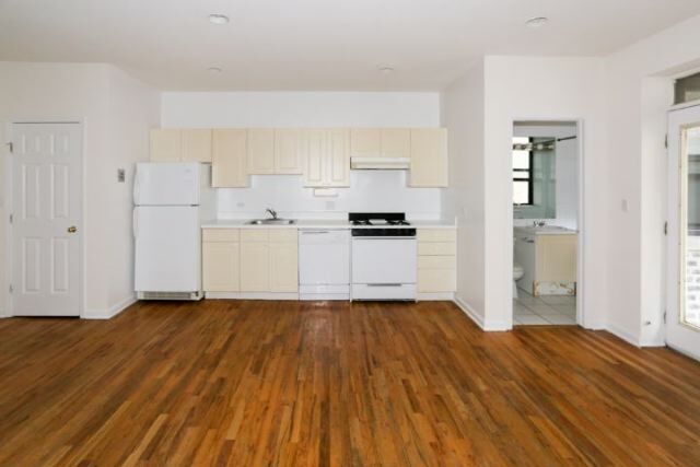 Building Photo - 922 W Dakin St