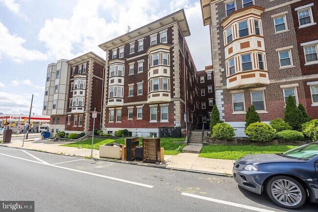 Building Photo - 4706 Chestnut St