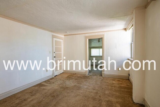 Building Photo - 368 S University St